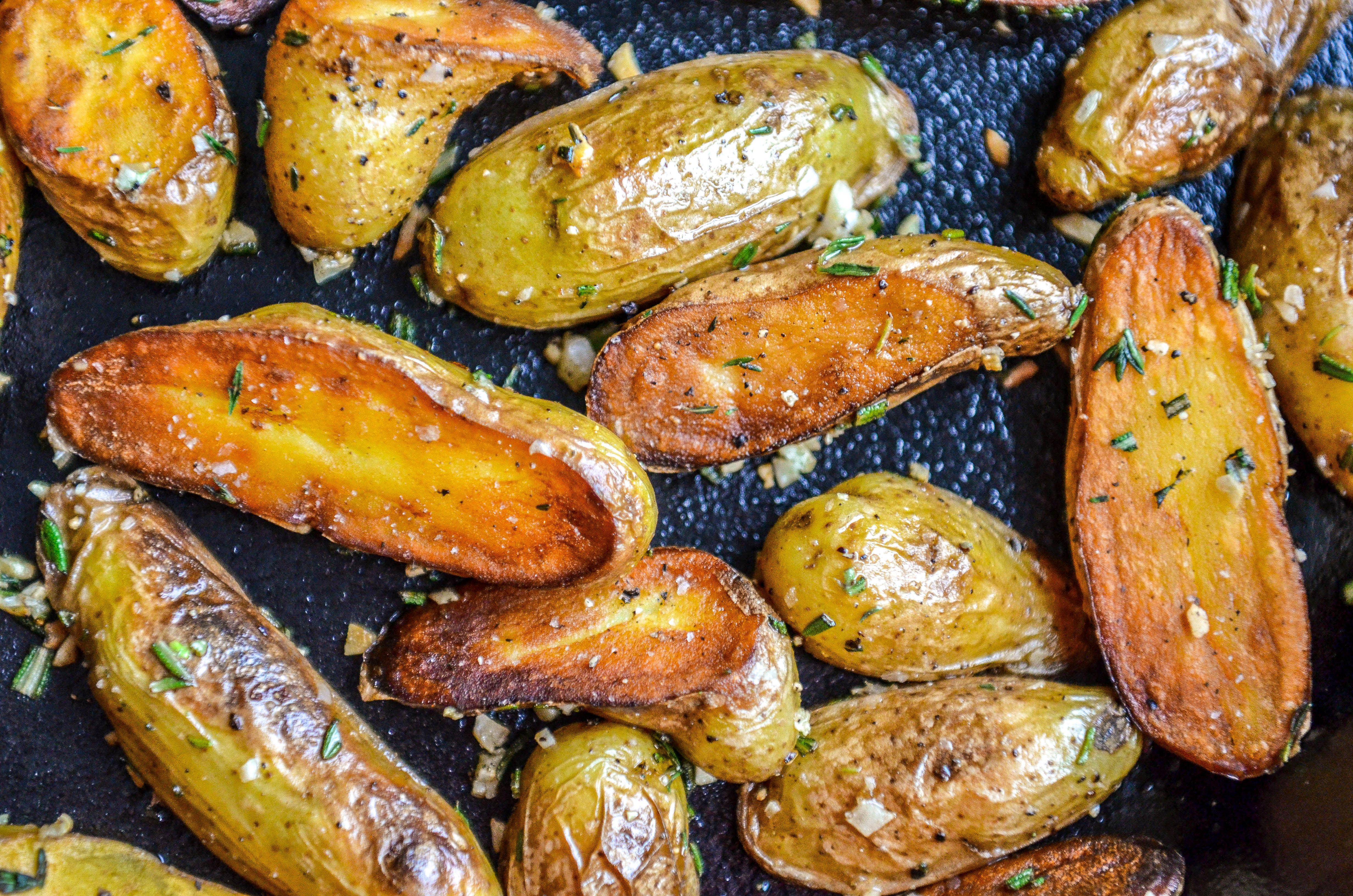 Crispy Fingerling Potatoes with Garlic & Herbs-2.jpg
