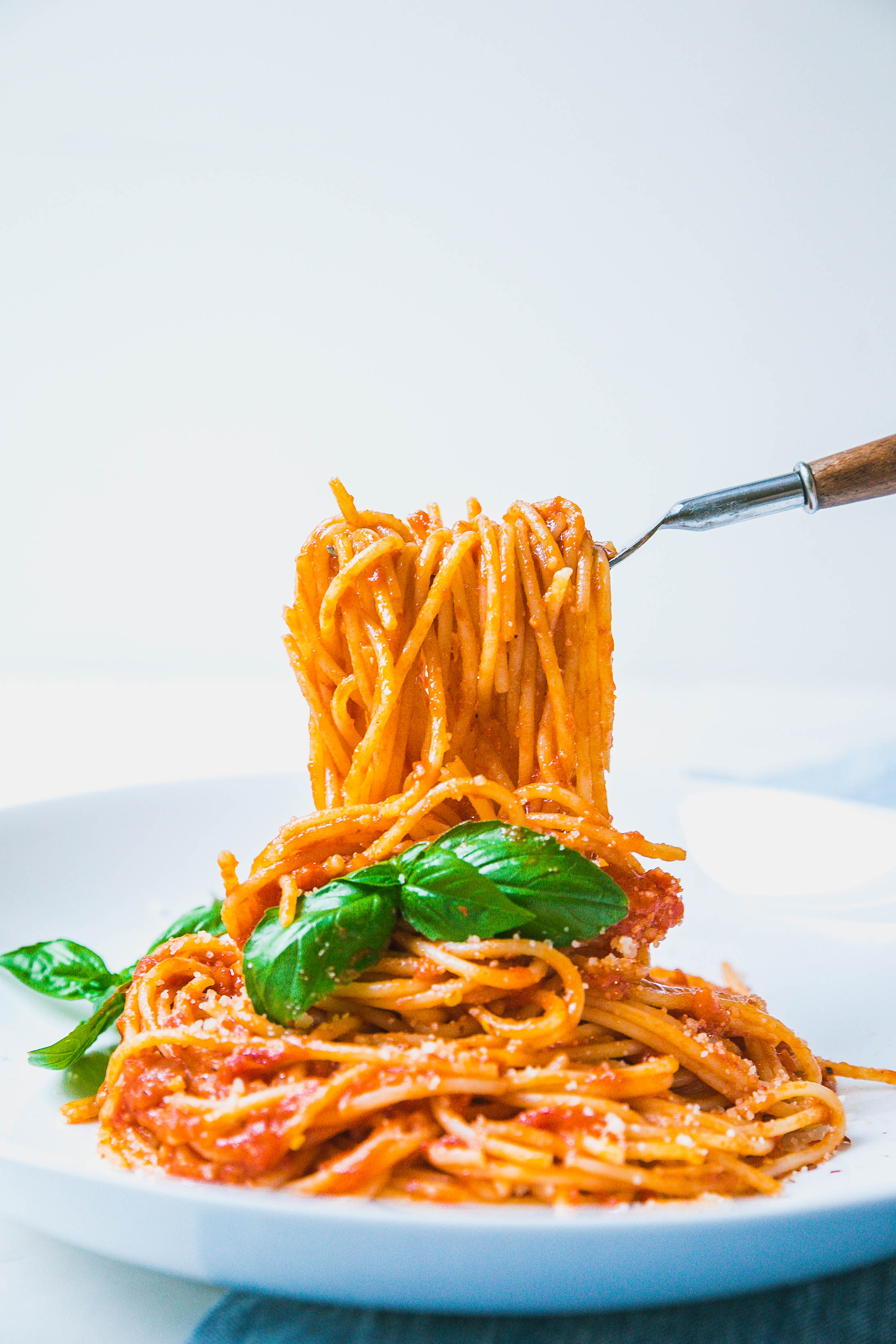 Spaghetti with Fresh Tomato and Basil Sauce-6