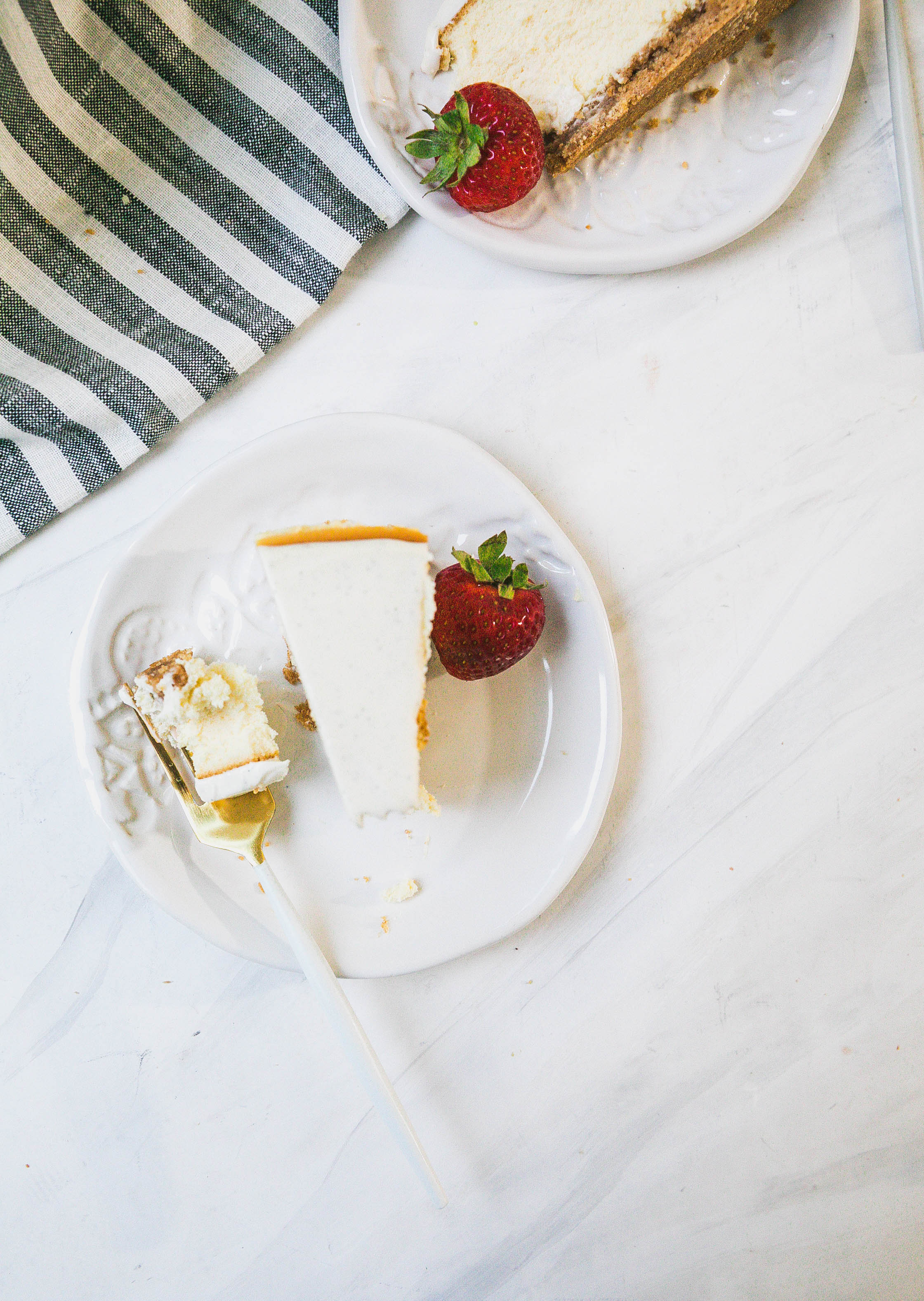 Vanilla Cheesecake with Sour Cream Topping-11