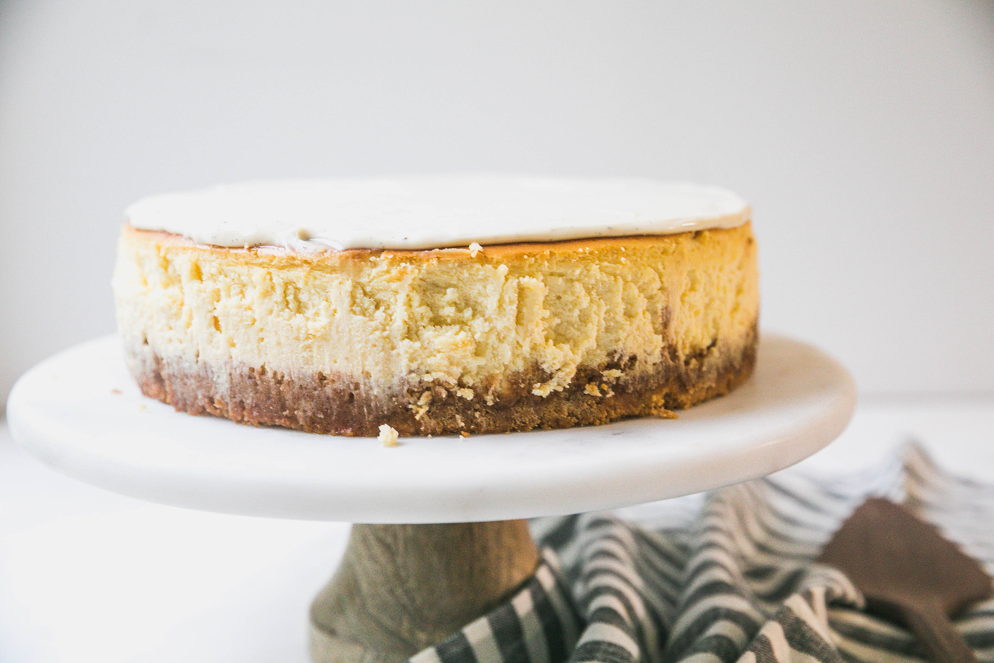 Vanilla Cheesecake with Sour Cream Topping-2