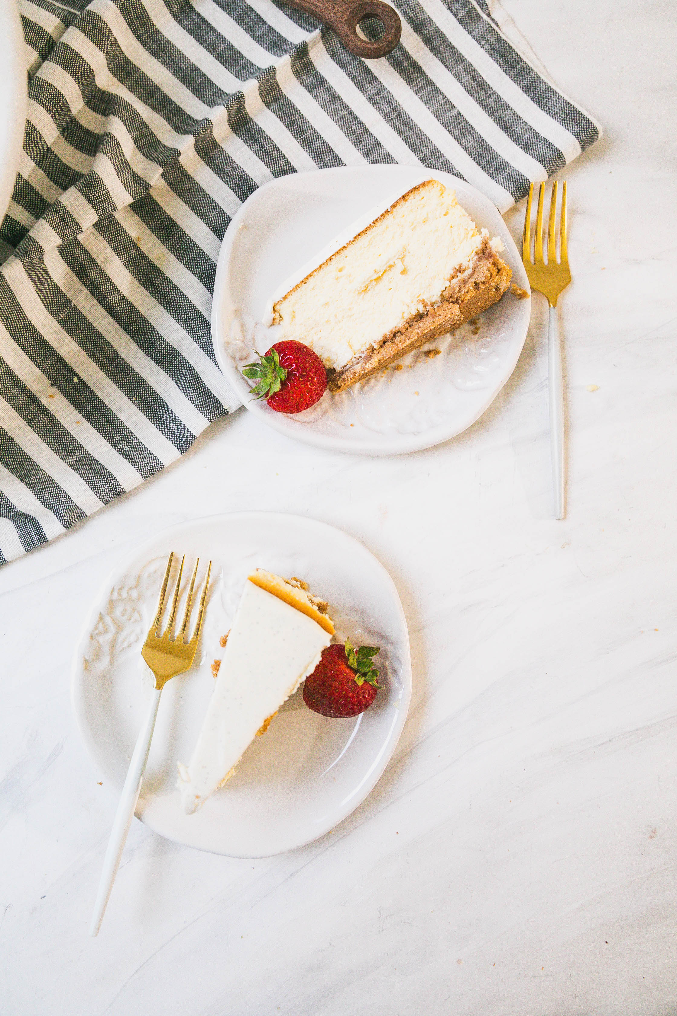 Vanilla Cheesecake with Sour Cream Topping-3
