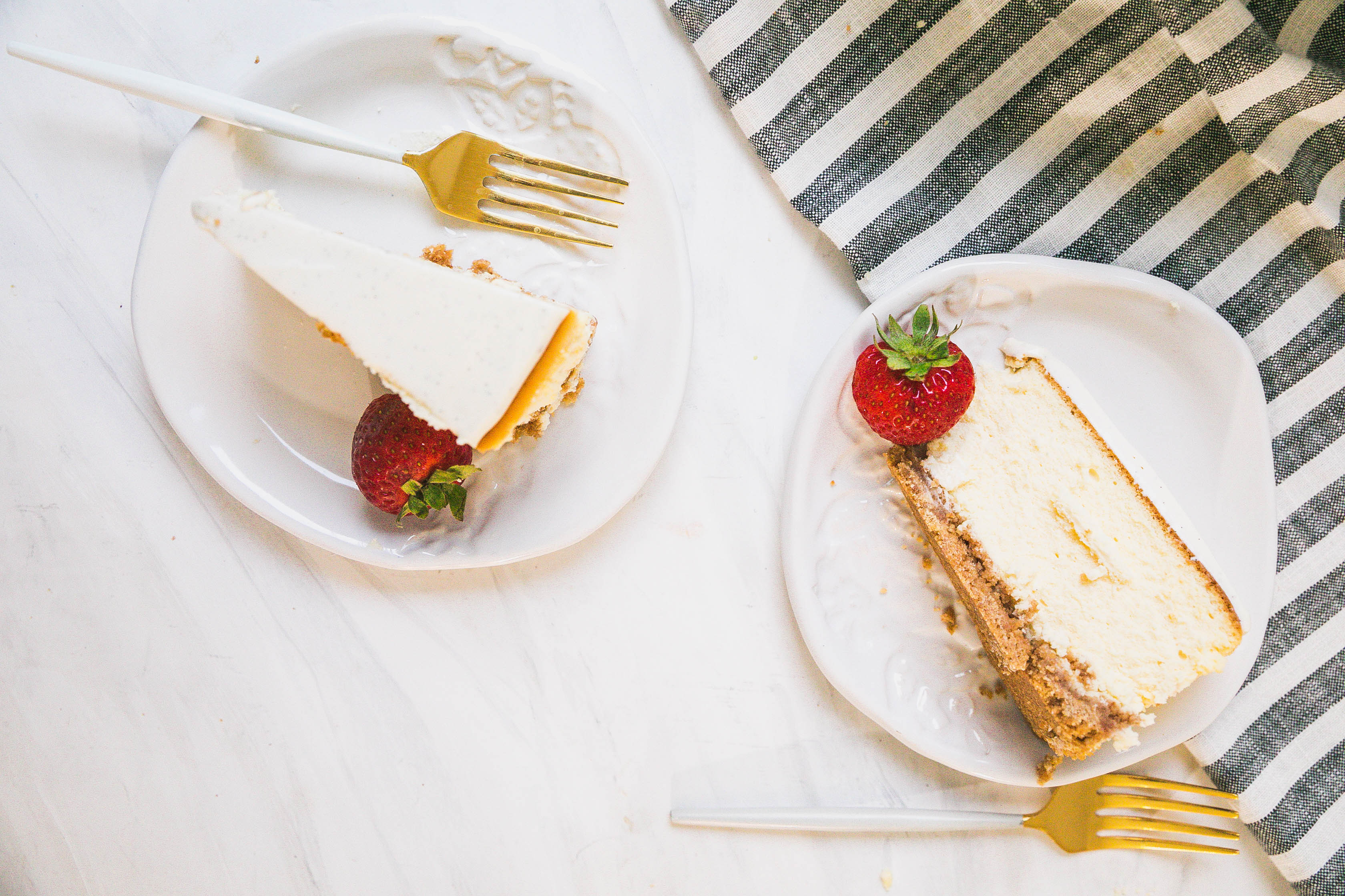 Vanilla Cheesecake with Sour Cream Topping-4