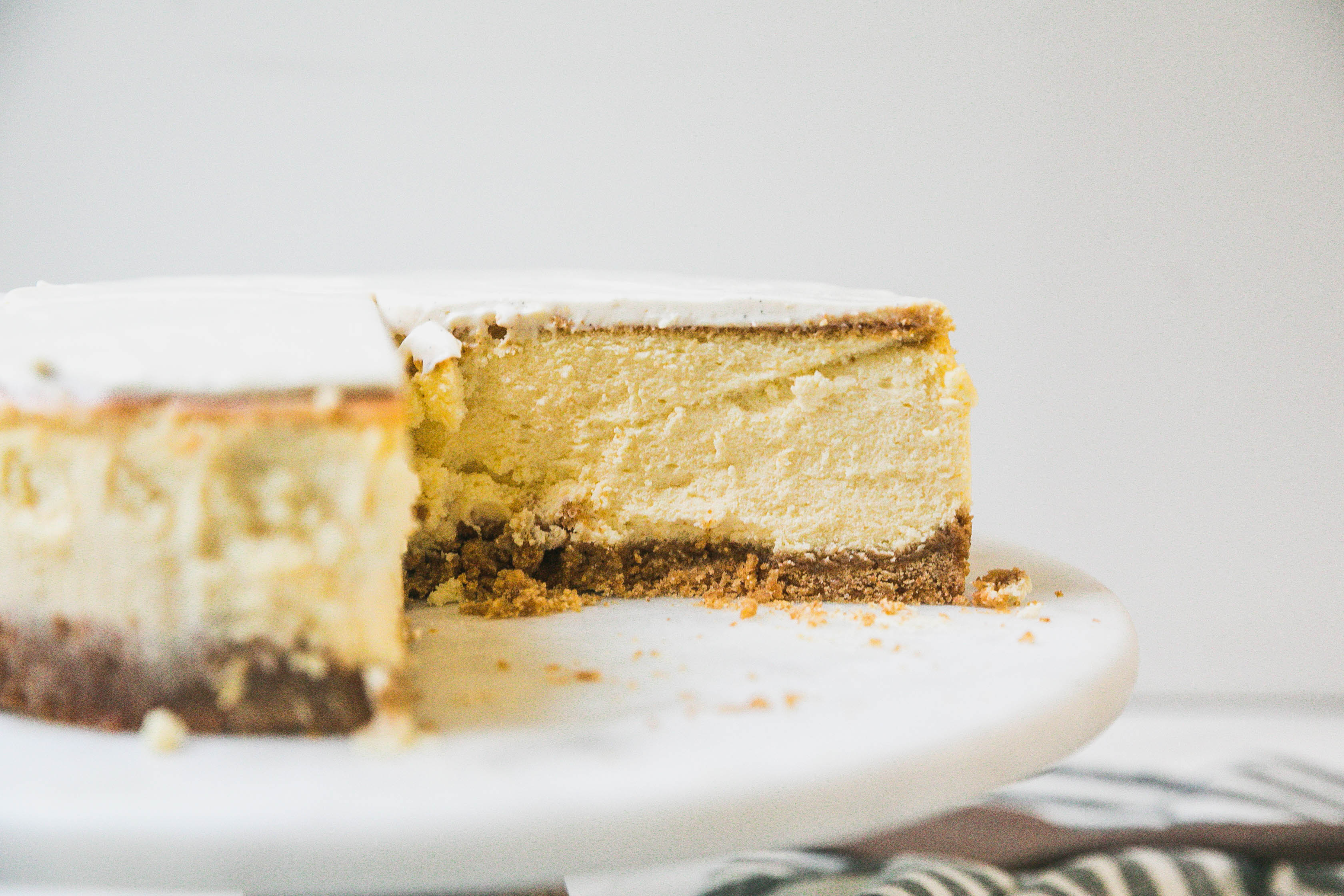 Vanilla Cheesecake with Sour Cream Topping-6