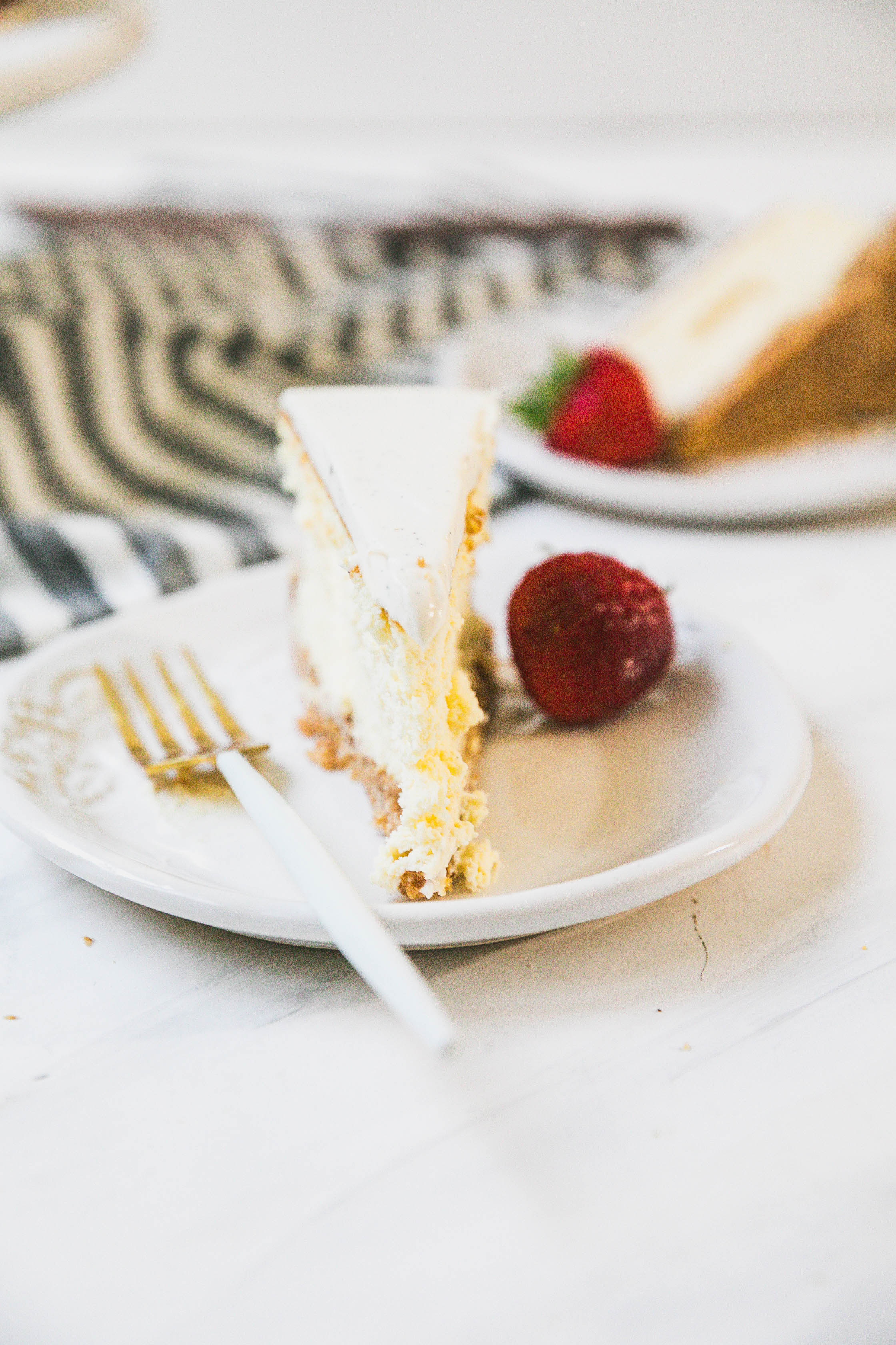 Vanilla Cheesecake with Sour Cream Topping-9